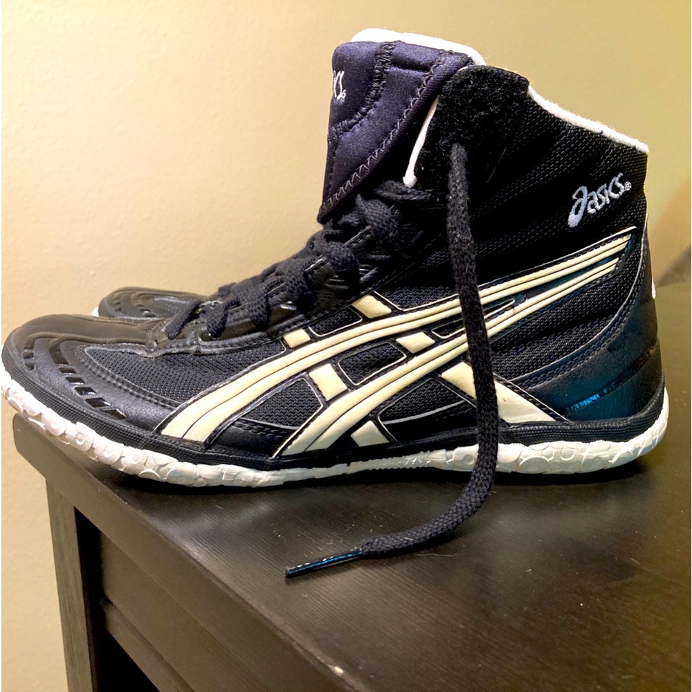 Asics Fuerte Wrestling MMA Boxing Shoes Men’s Size 9.5 Black White JY503